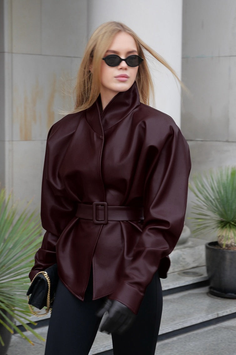 Priscilla | Veste en simili cuir à col montant ceinturée pour femmes