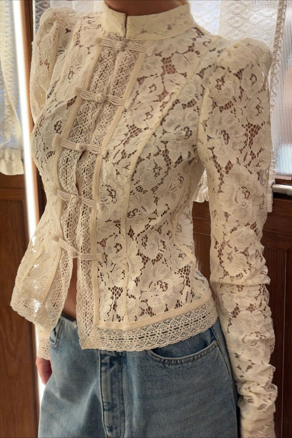 Susan | Cardigan à col mandarin en dentelle florale pour femmes
