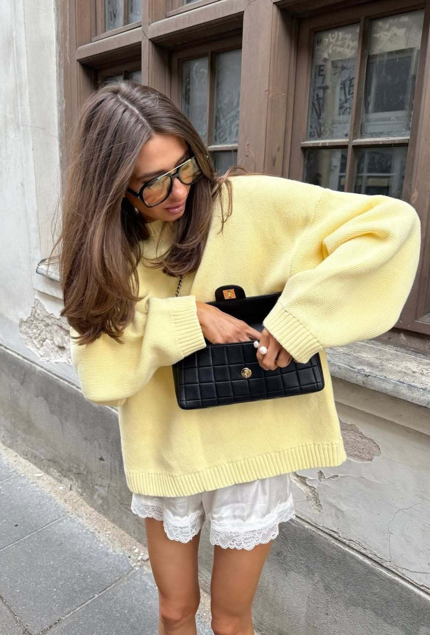 Xavia | Pull en maille à col rond pour femmes avec épaules tombantes et rayures contrastées