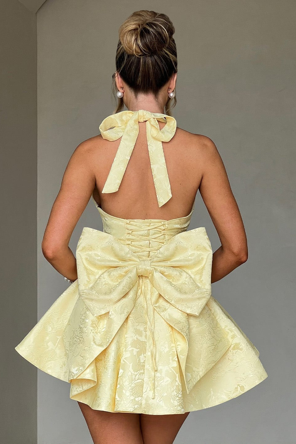 Bryleigh | Robe de bal mini sans manches à col halter avec ruban pour femmes