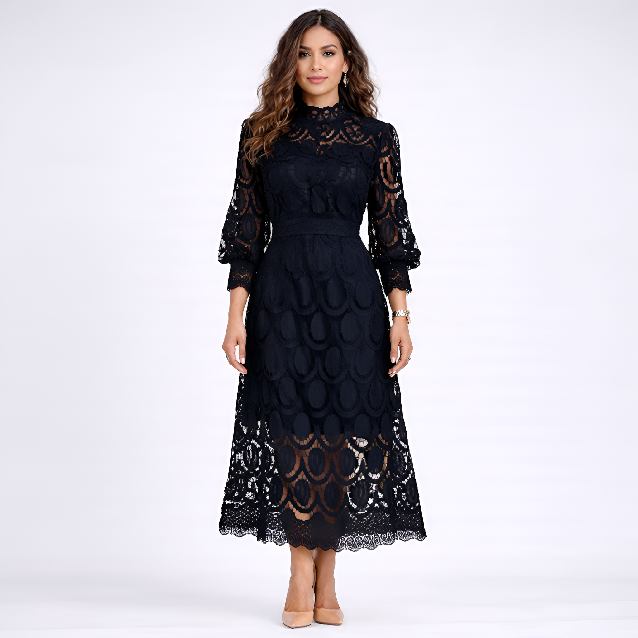 Kimberly - Robe mi-longue à col haut en dentelle ajourée