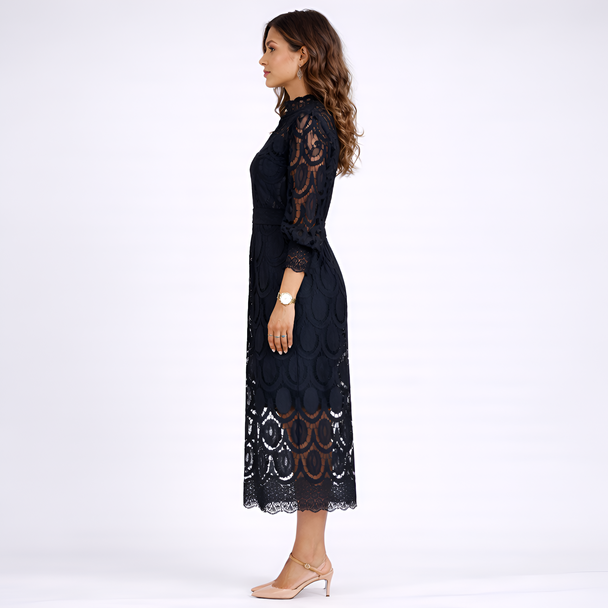 Kimberly - Robe mi-longue à col haut en dentelle ajourée
