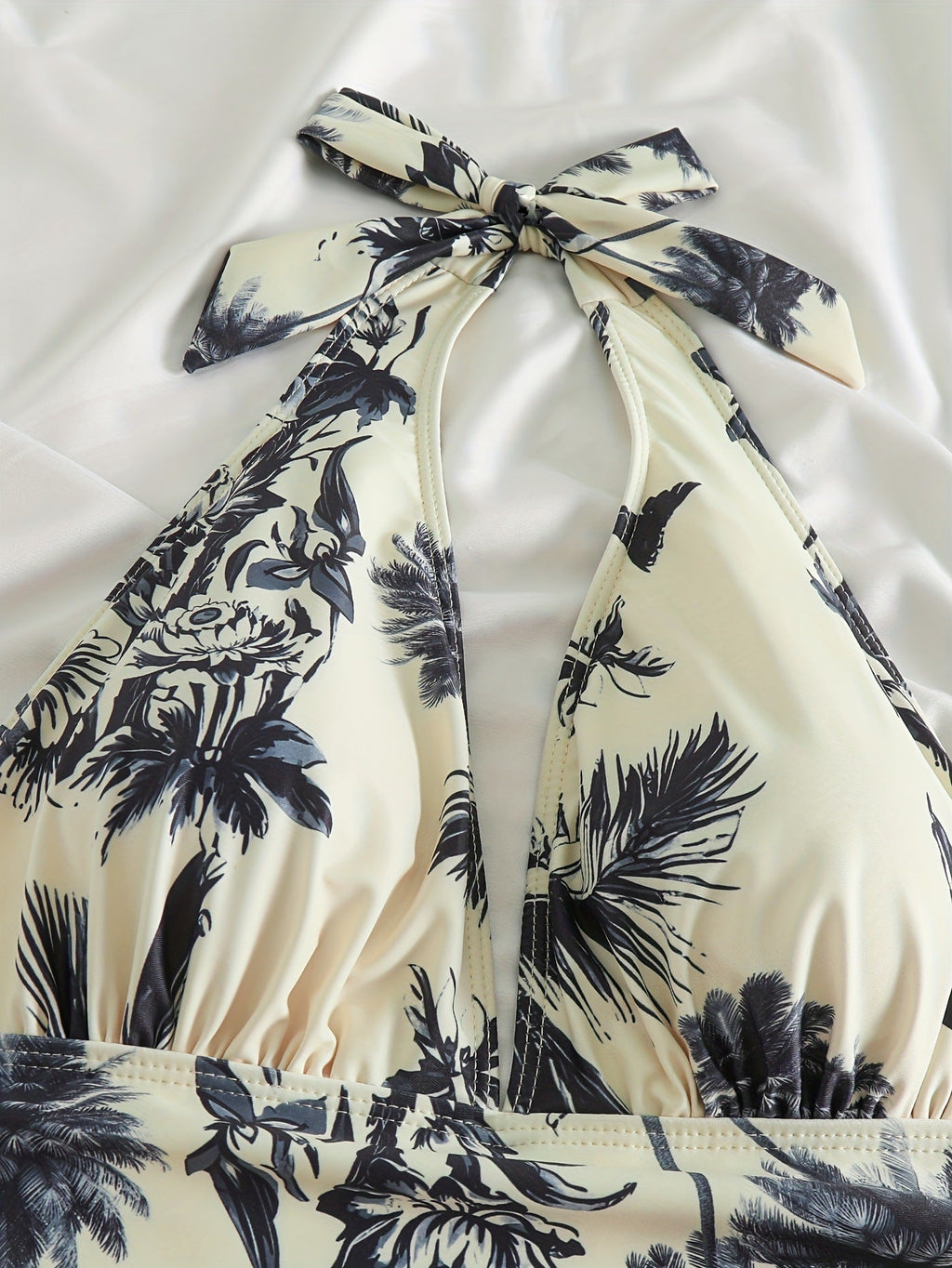Maillot de bain à décolleté en V avec contrôle du ventre