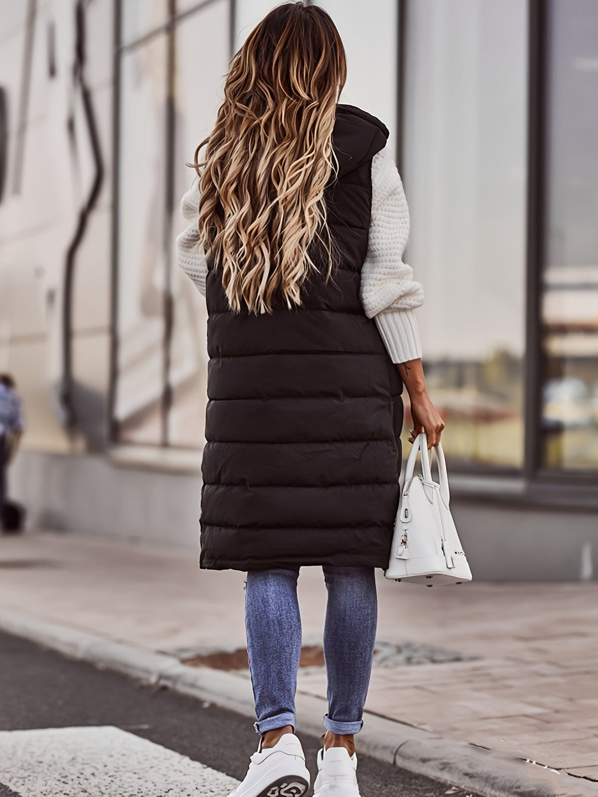 Veste en duvet élégante pour femme avec capuche et pressions