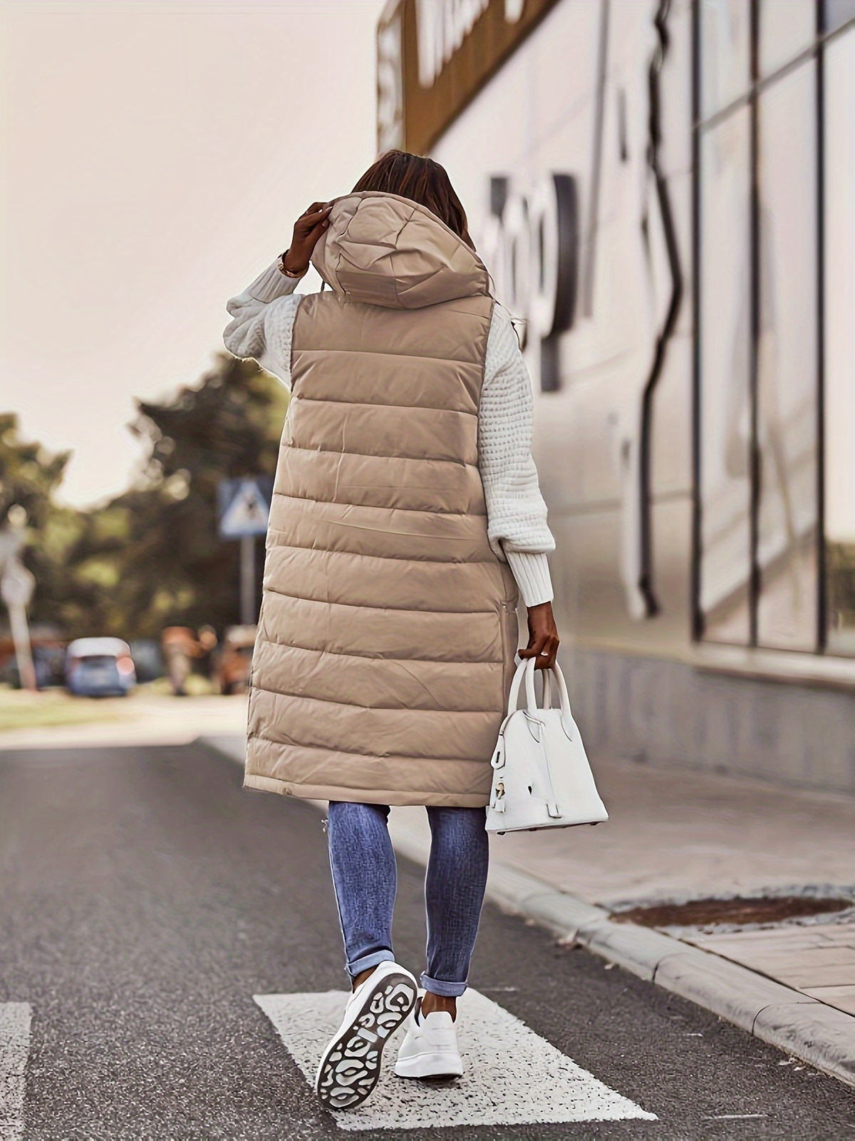 Veste en duvet élégante pour femme avec capuche et pressions