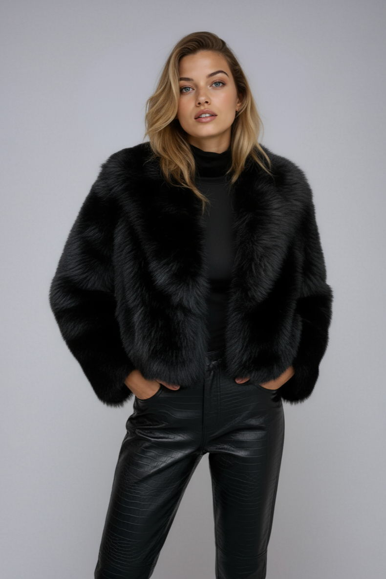 Veste féminine élégante en fausse fourrure douce