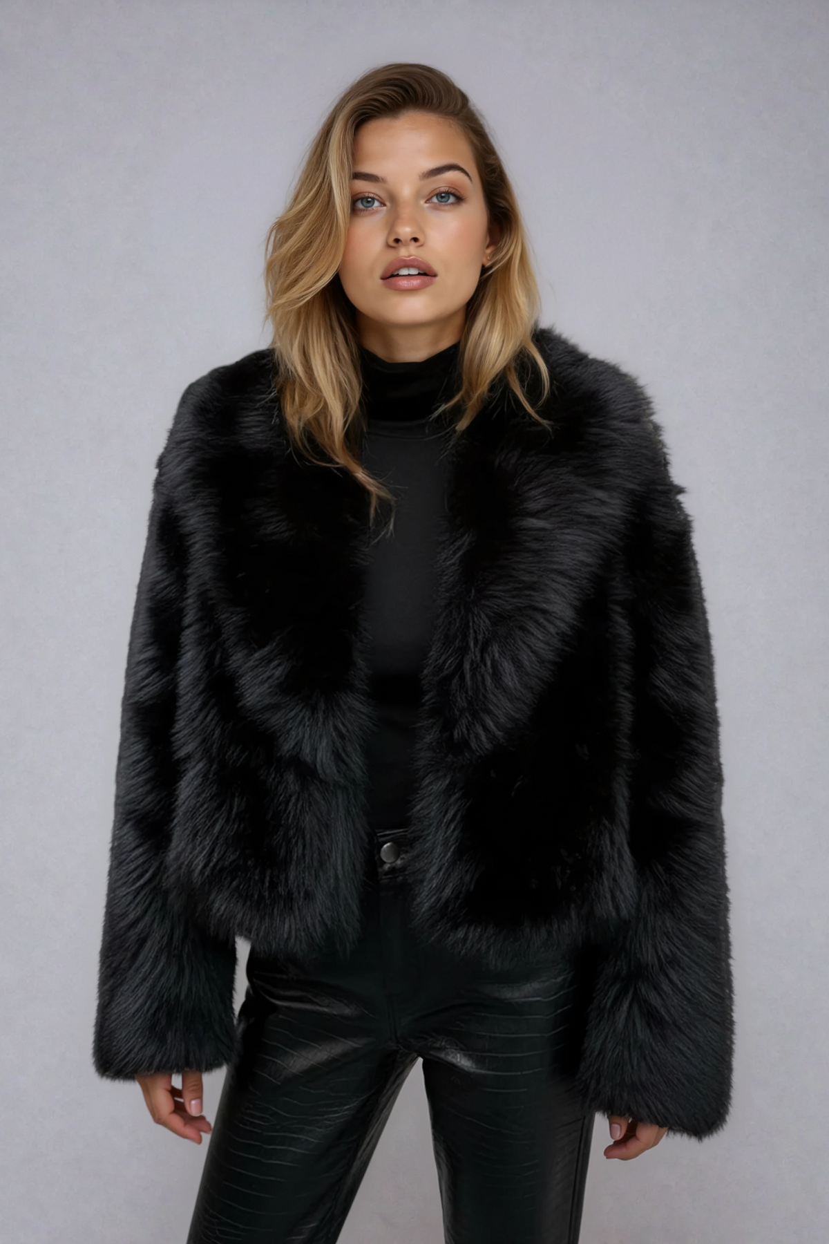 Veste féminine élégante en fausse fourrure douce