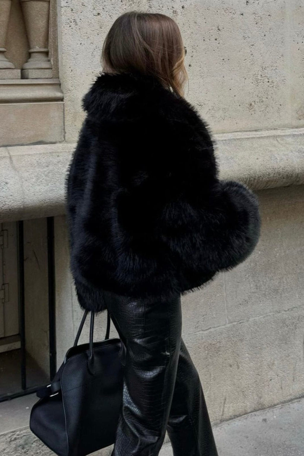 Veste féminine élégante en fausse fourrure douce