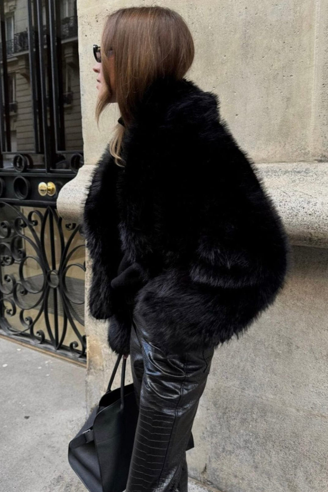 Veste féminine élégante en fausse fourrure douce