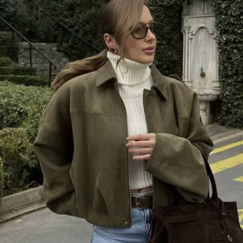 Veste courte élégante pour femme avec coupe ample et boutons