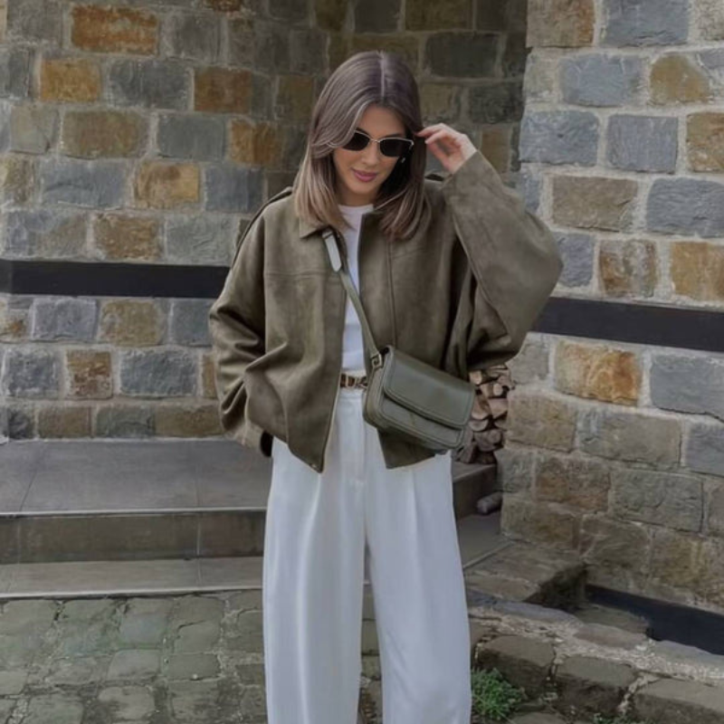 Veste courte élégante pour femme avec coupe ample et boutons