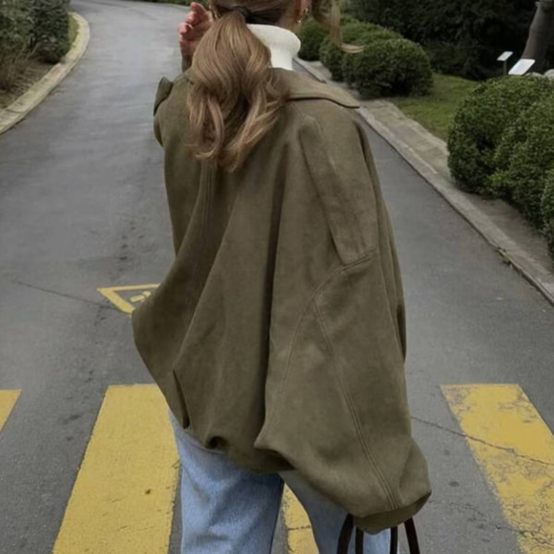 Veste courte élégante pour femme avec coupe ample et boutons