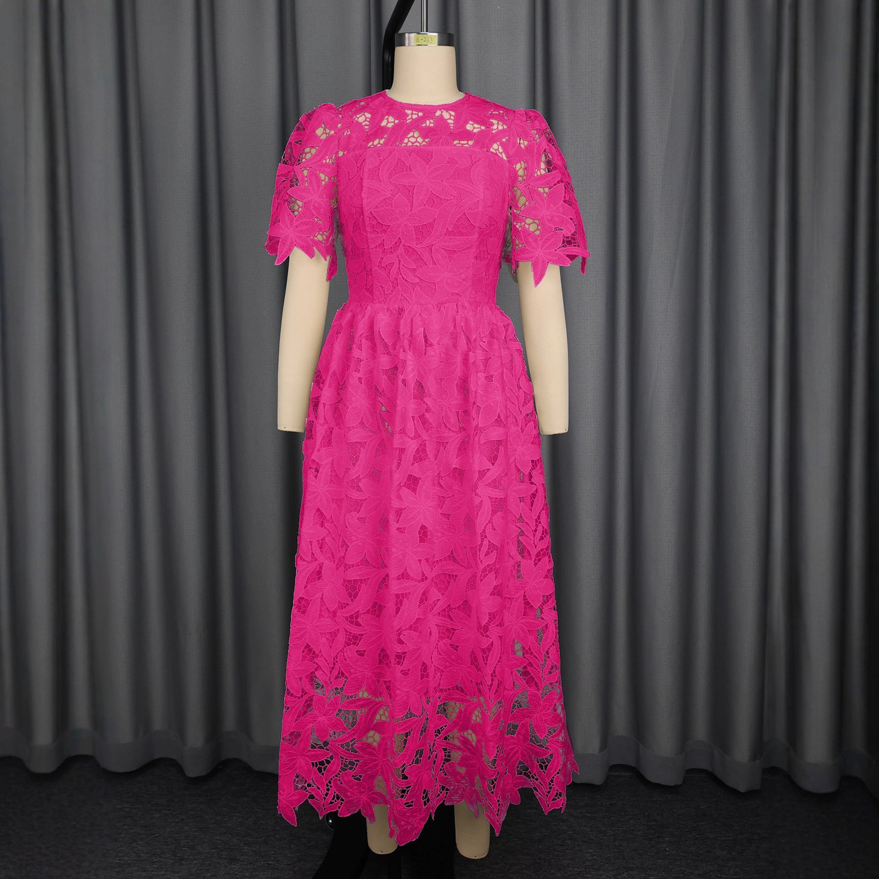 Robe maxi en dentelle pour femmes avec motif floral Mirla