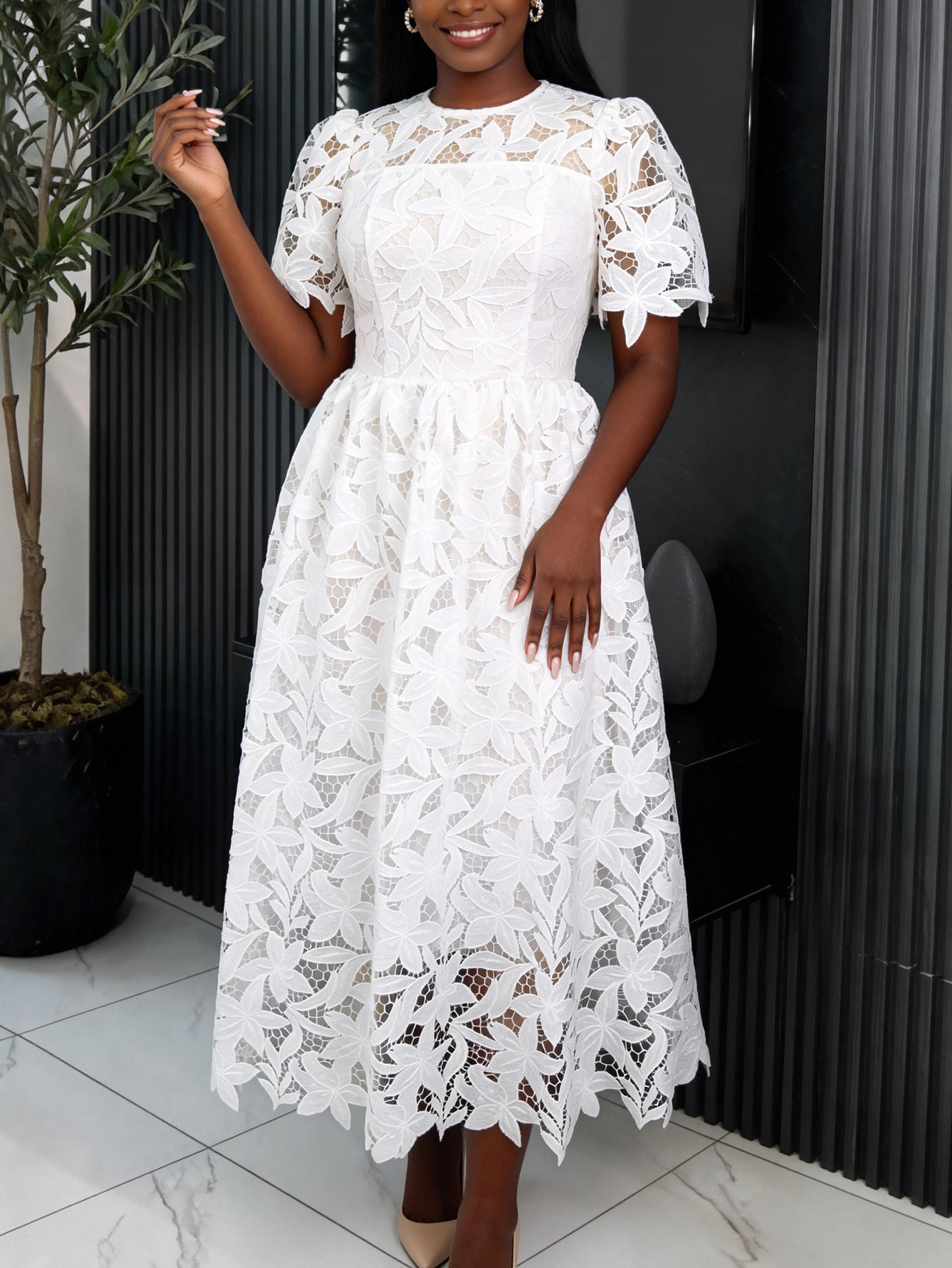 Robe maxi en dentelle pour femmes avec motif floral Mirla