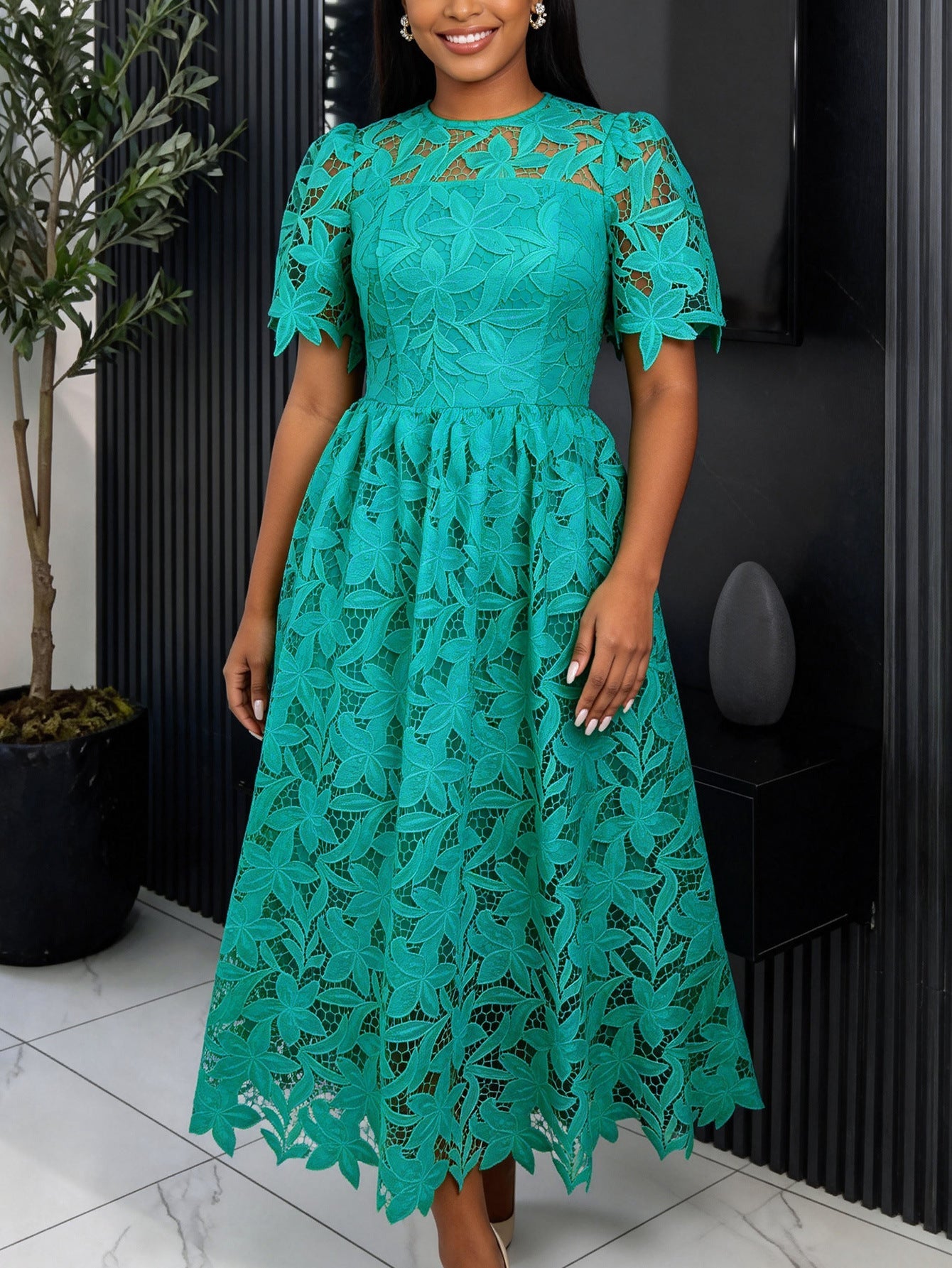 Robe maxi en dentelle pour femmes avec motif floral Mirla