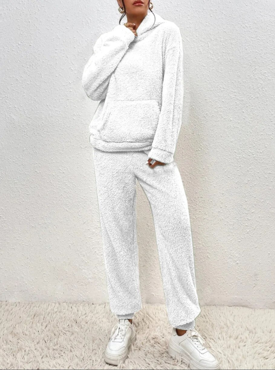 Haut Teddy pour Femme avec Poche Kangourou et Pantalons Assortis