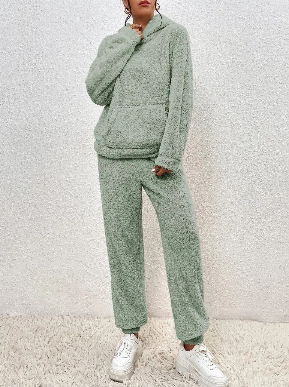 Haut Teddy pour Femme avec Poche Kangourou et Pantalons Assortis