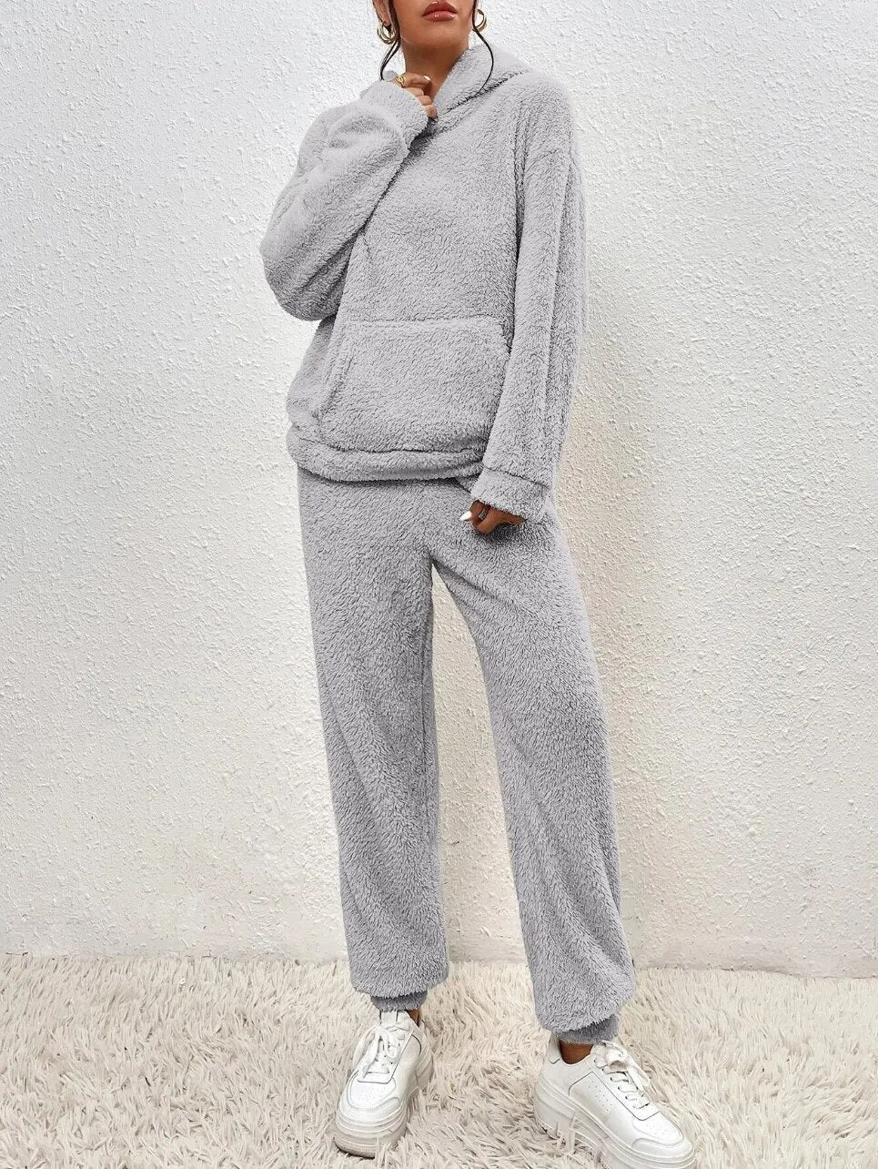 Haut Teddy pour Femme avec Poche Kangourou et Pantalons Assortis
