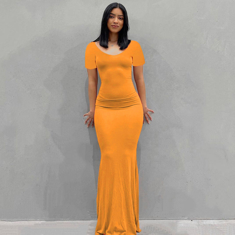 Robe maxi en jersey ajustée pour femmes avec drapés cintrés, manches longues et ourlet évasé Echoarchiv