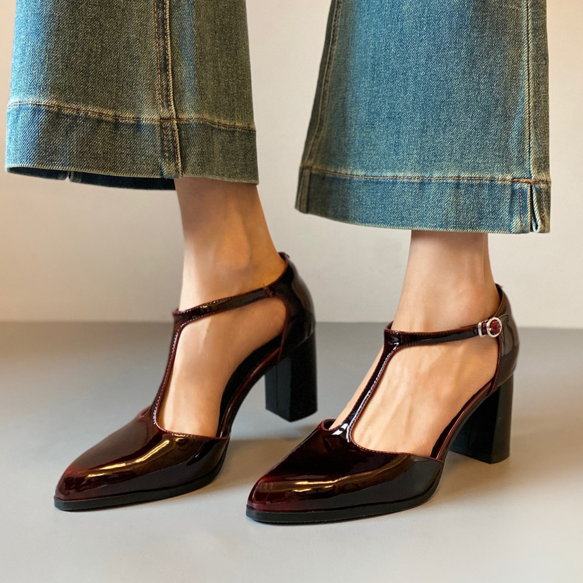 Escarpins à plateforme élégants pour femmes avec une bride tendance et un éclat stylé R&B