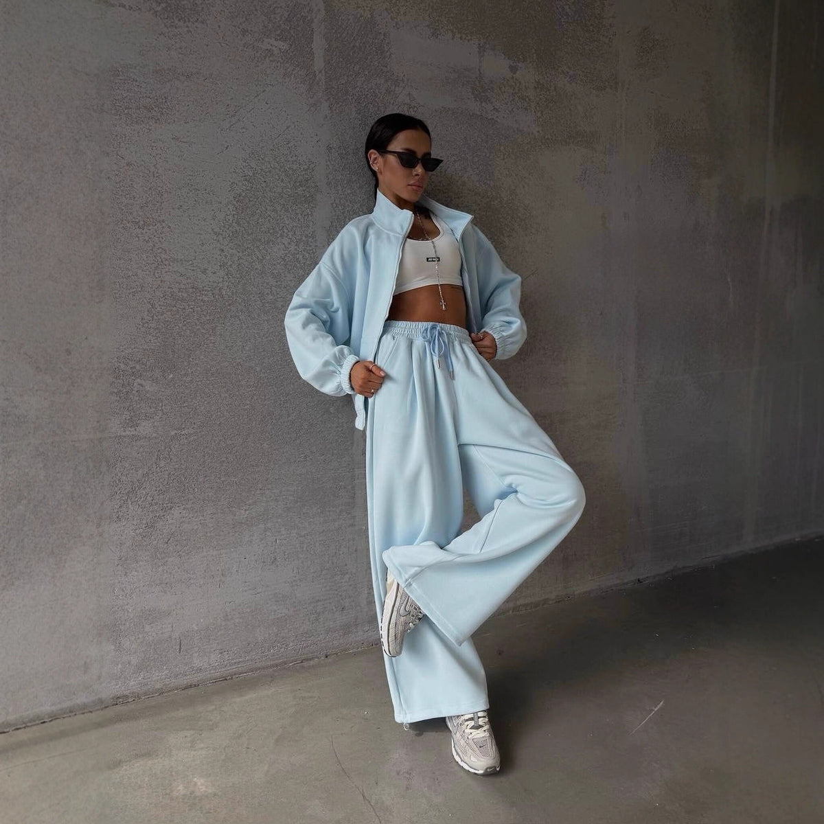 Ensemble de sweat-shirt oversize pour femmes avec veste zippée et pantalon de jogging ample Echo Archiv