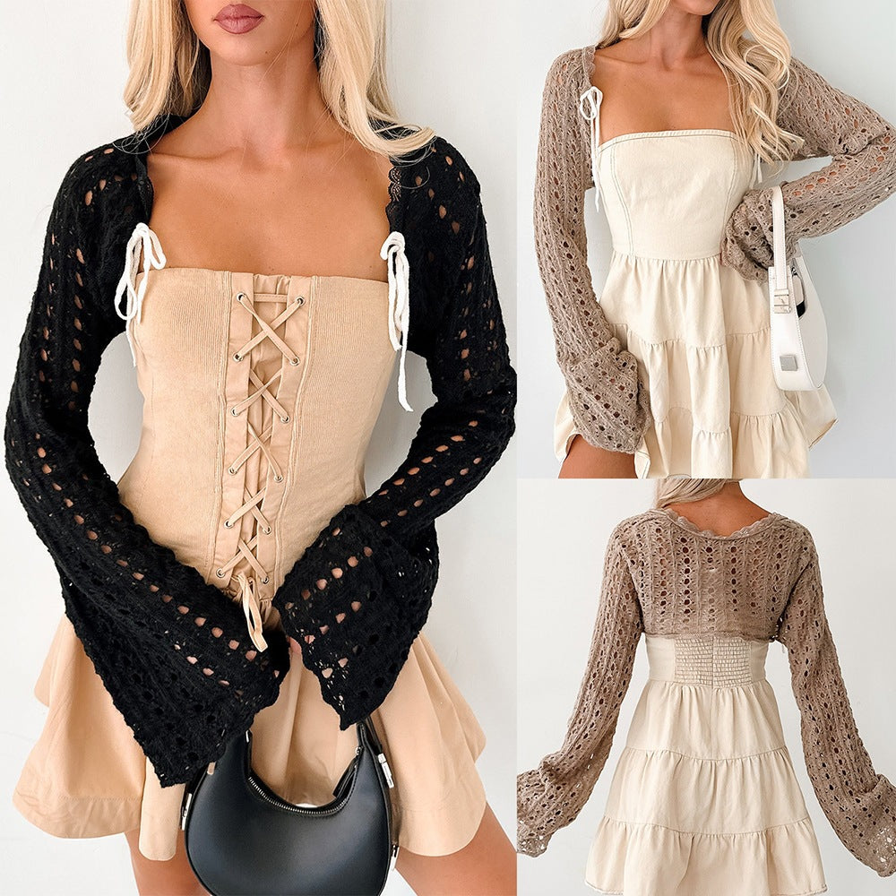 Boléro court en crochet pour femmes avec motif ajouré, lien et manches en trompette