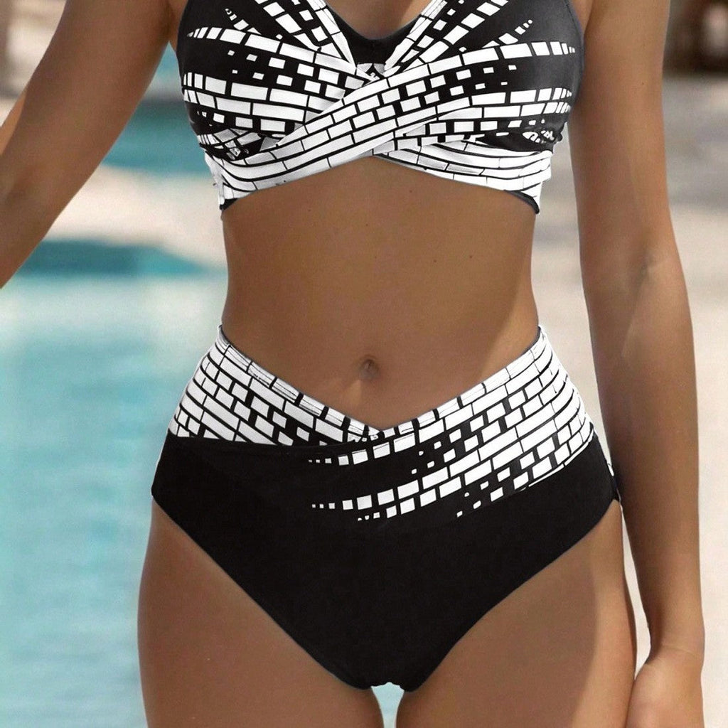 Bikini triangle pour femmes avec coupe à la mode et design graphique R&B