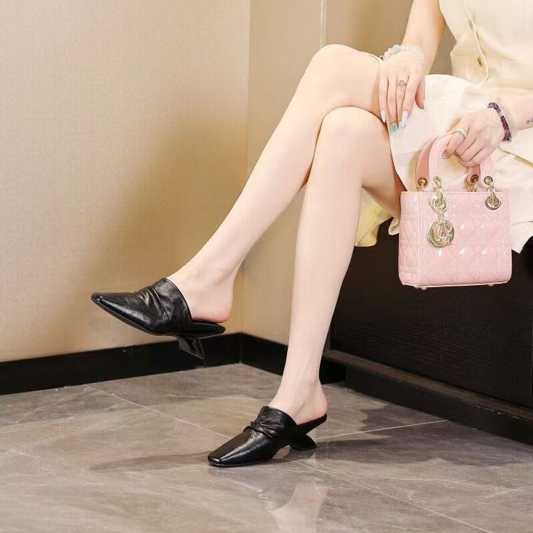 Mules pour femmes au design élégant et à la structure confortable R&B