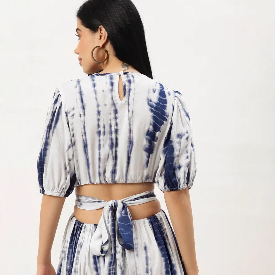 Robe midi pour femmes avec imprimé batik, coupe cintrée, découpe latérale et ourlet volant