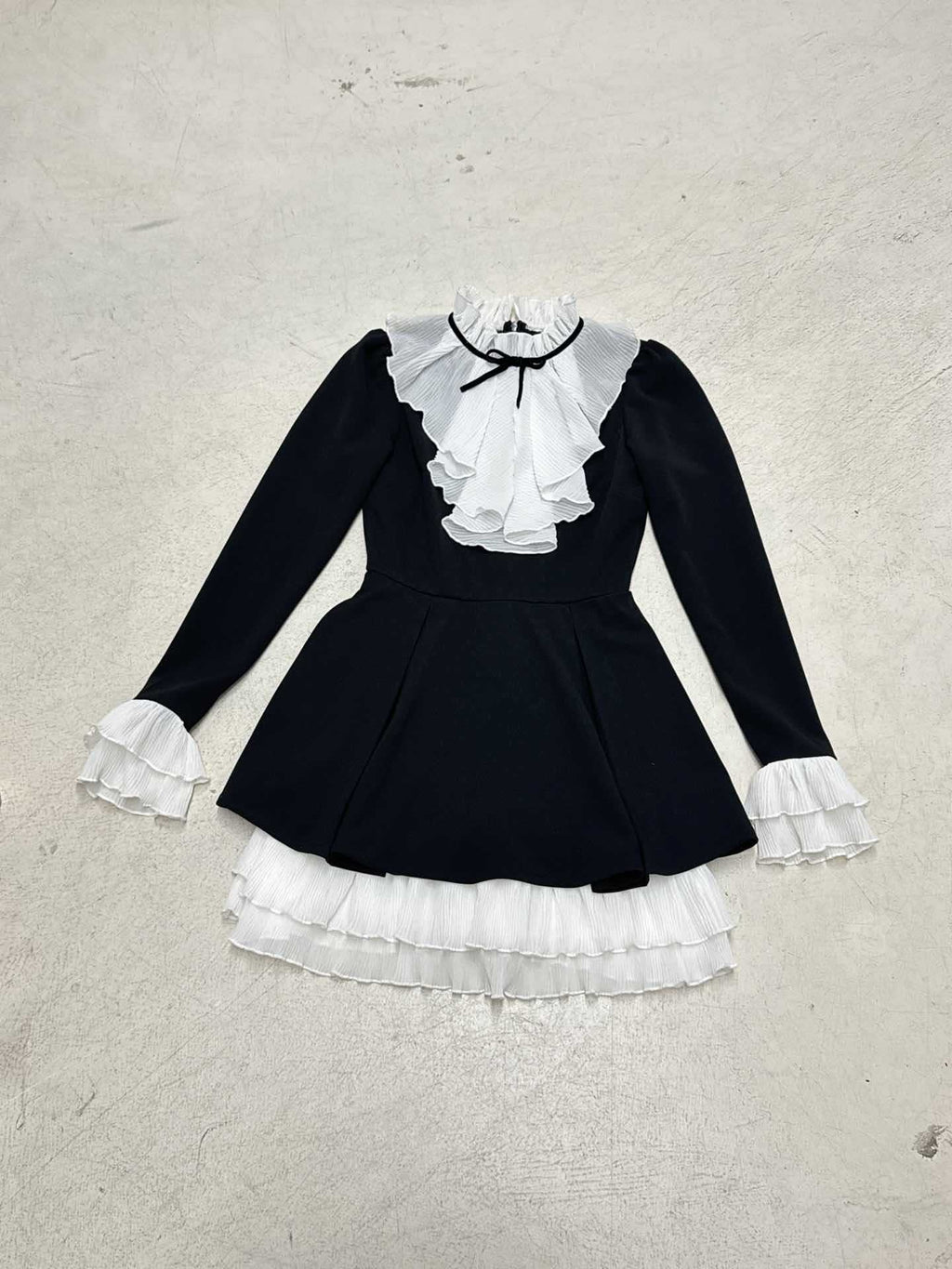 Robe à volants victorienne pour femme avec col montant, volant froncé et jupon plissé à plusieurs couches Echo Archiv