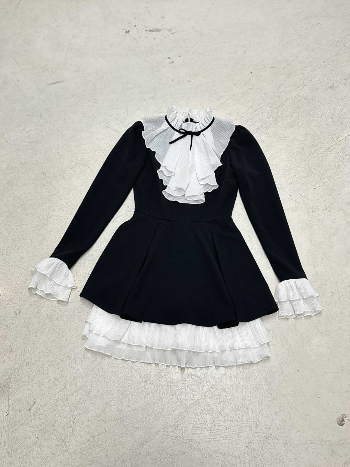 Robe à volants victorienne pour femme avec col montant, volant froncé et jupon plissé à plusieurs couches Echo Archiv