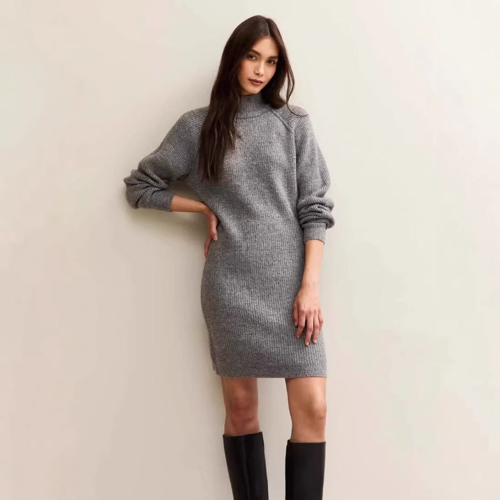 Robe en tricot pour femmes avec silhouette cintrée, col montant et manches raglan