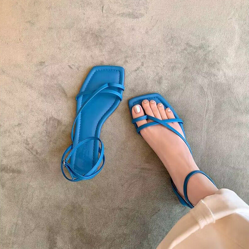 Sandales plates élégantes pour femmes avec design de sangle ajouré R&B