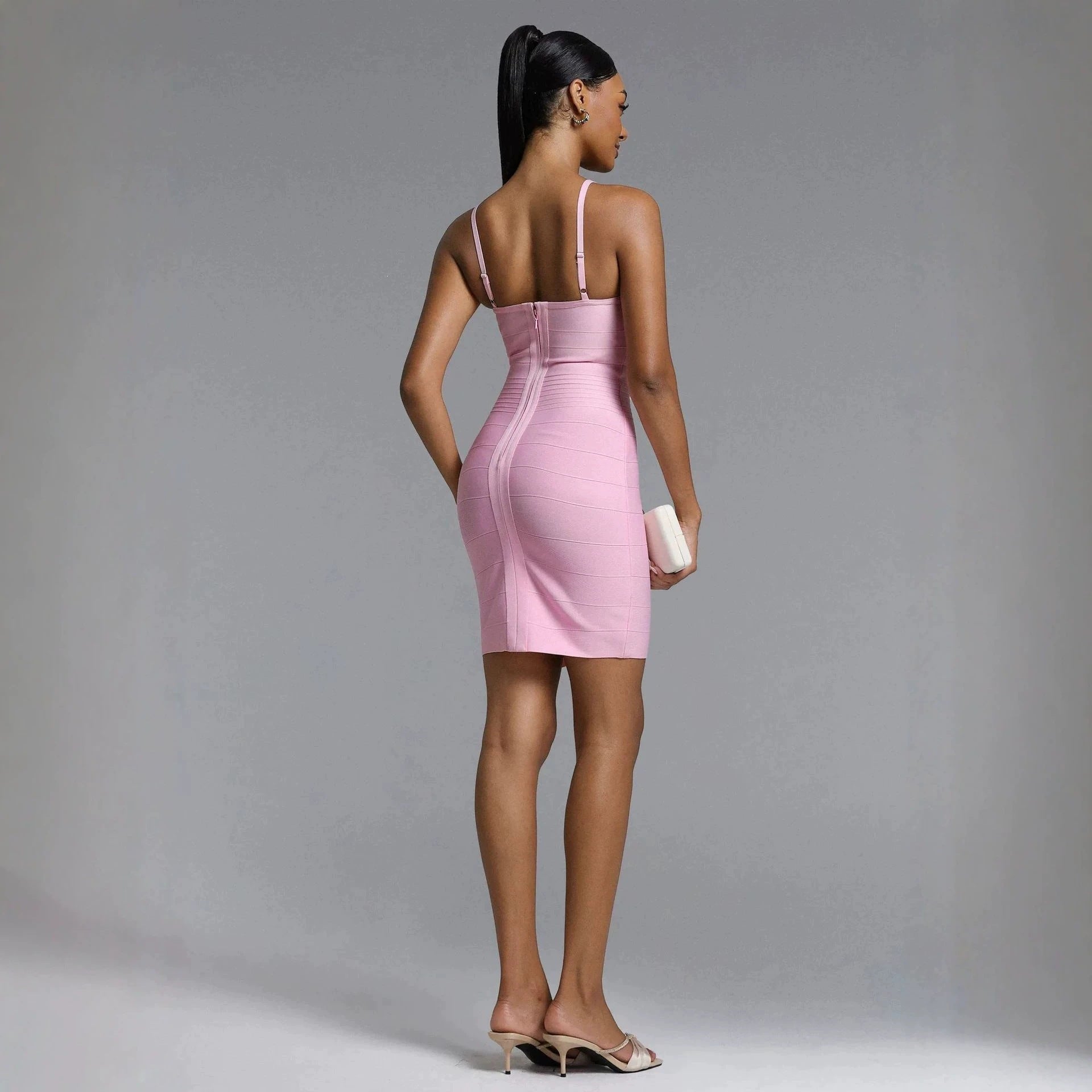 Robe Mini Ajustée pour Femmes avec Fines Bretelles R&B