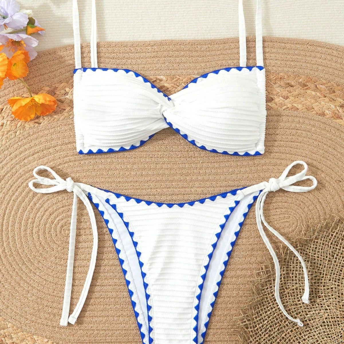 Bikini triangle femme avec volant décoratif Echo Archiv