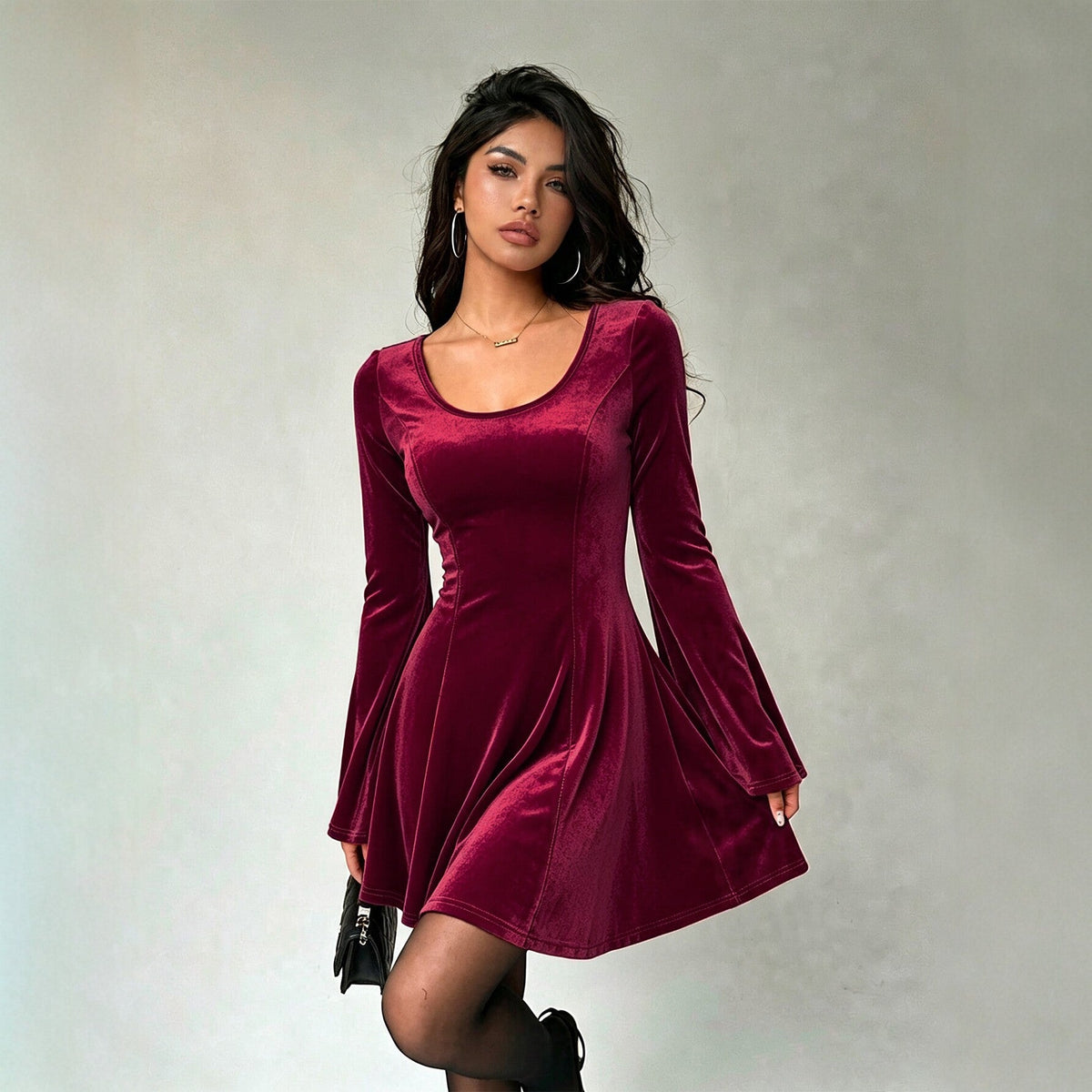 Robe skater en velours pour femmes avec jupe évasée, décolleté bateau et manches cloche Echo Archiv