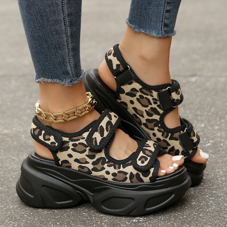 Sandales compensées pour femmes avec fermeture velcro à la mode et semelle profilée tendance R&B