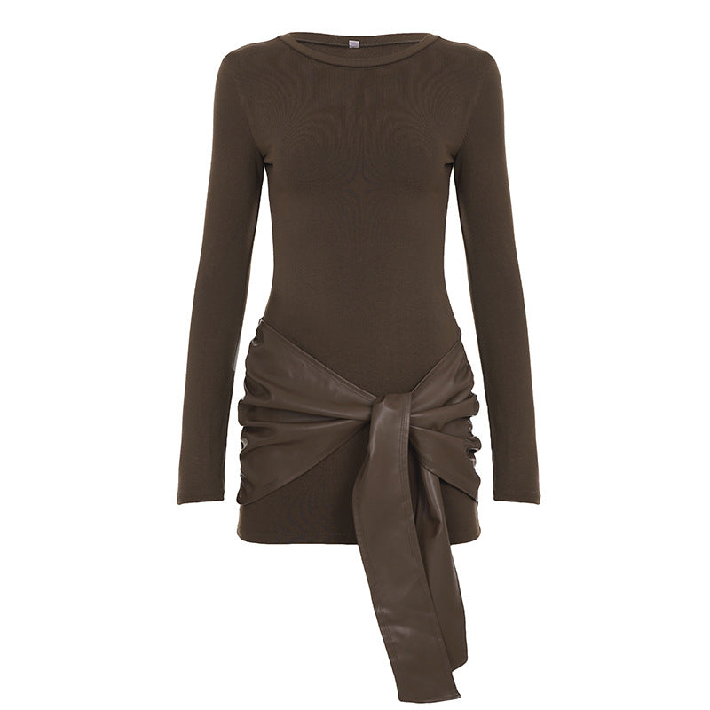 Robe mini longue à manches longues cintrée pour femmes avec ceinture enveloppante en simili cuir et détail drapé Echo Archiv