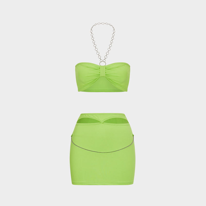 Top bandeau pour femmes avec accent en chaîne et mini-jupe R&B