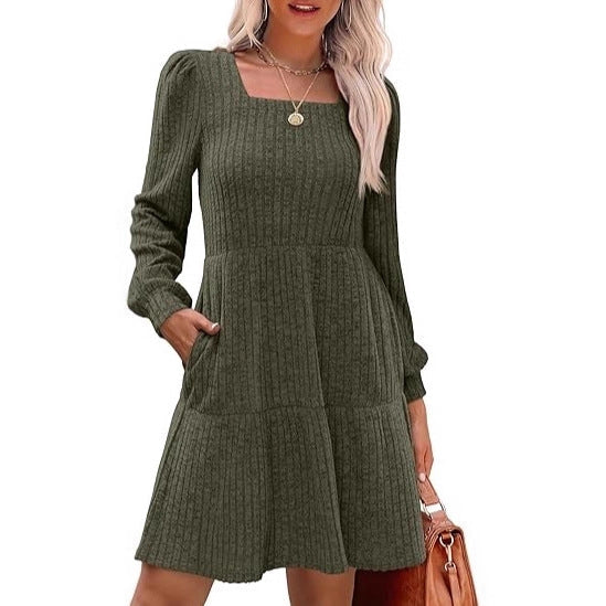 Robe Minikleid A‑Ligne Tricotée pour Femmes avec Décolleté Carré, Jupe à Volants et Poches Latérales