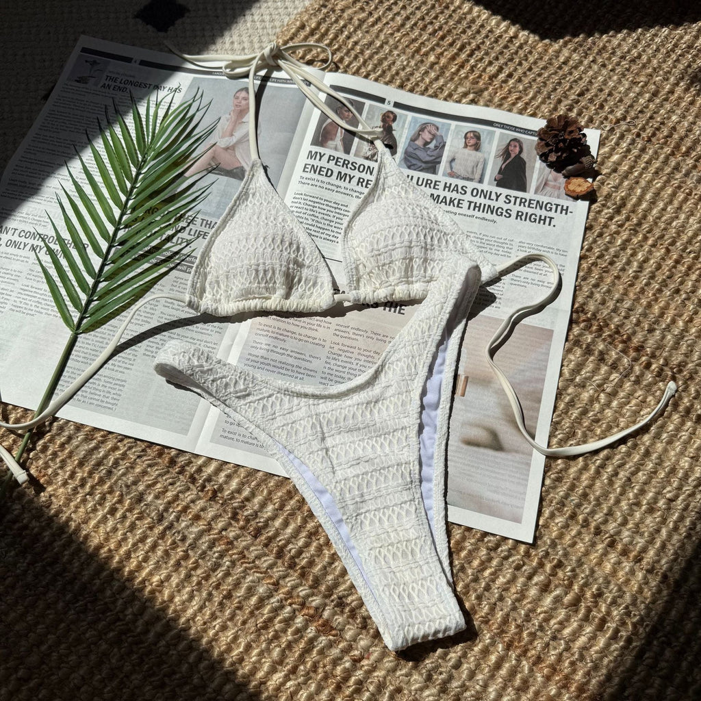 Bikini triangle pour femmes avec surface texturée et bretelles ludiques R&B