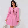 Robe mini à manches longues pour femmes avec découpes, bustier à lacets à l'avant et taille cintrée à élastique