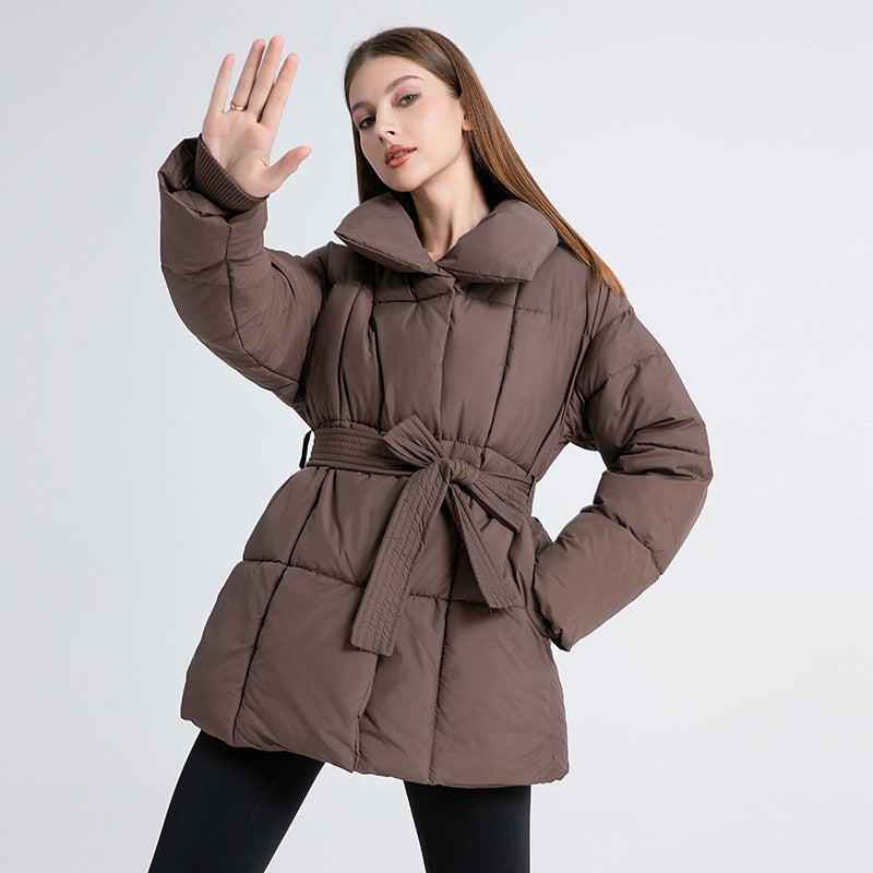 Manteau matelassé cintré pour femmes avec ceinture à nouer et col châle haut Echo Archiv