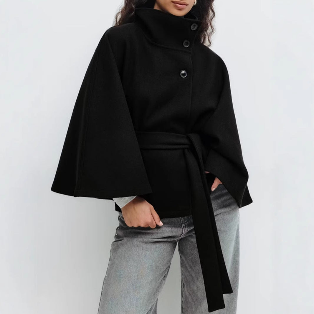 Manteau court pour femmes avec col montant, ceinture cintrée et manches kimono Echoarchiv