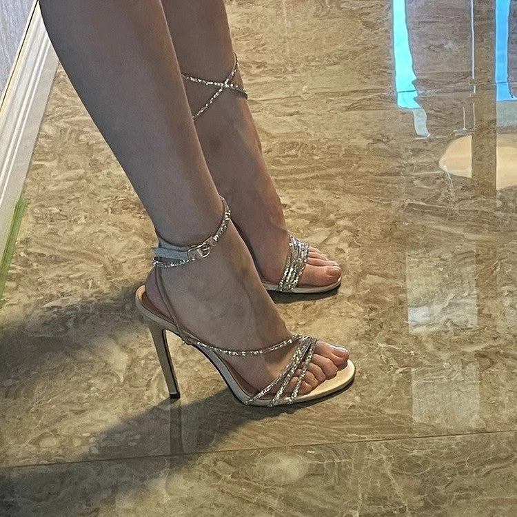Sandales à talons aiguilles élégantes pour femmes avec des lanières délicates et des ornements en strass R&B