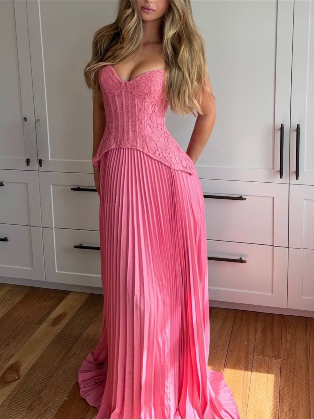 Robe corset à col halter pour femmes avec corsage en dentelle et jupe plissée fluide R&B