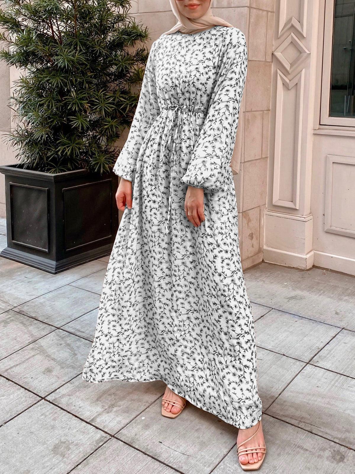 Robe maxi à fleurs pour femmes avec taille à cordon et manches ballon