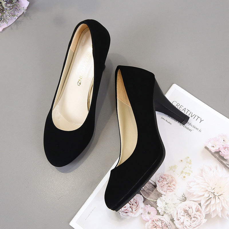 Pompes classiques pour femmes avec un élégant talon bloc et un rembourrage intérieur confortable R&B