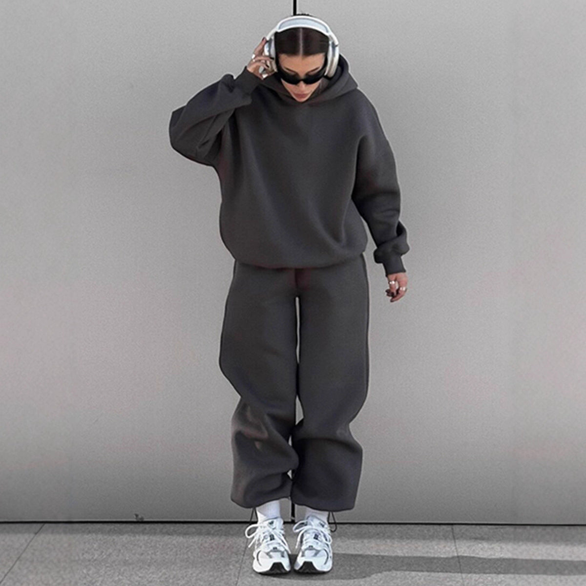 Ensemble de lounge oversize urbain pour femmes avec sweat à capuche, pantalon de jogging taille haute ample et bonnet assorti Echo Archiv