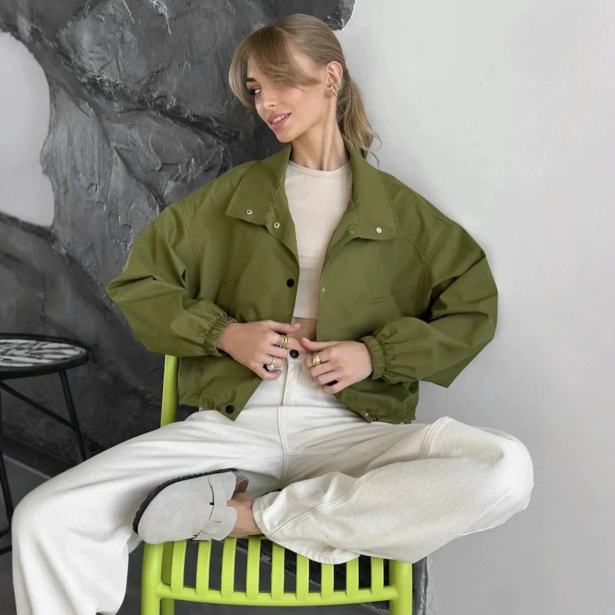 Veste courte à la mode pour femmes avec col haut